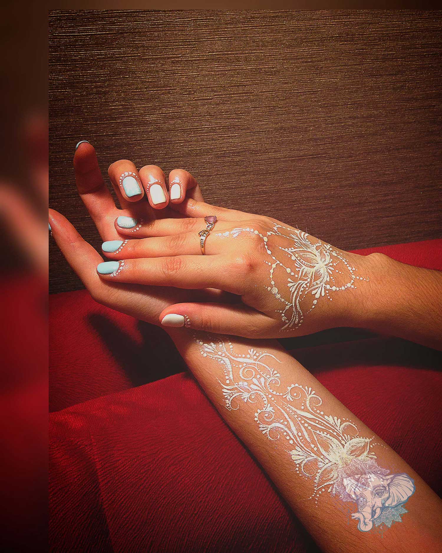 мехенди на животе беременной